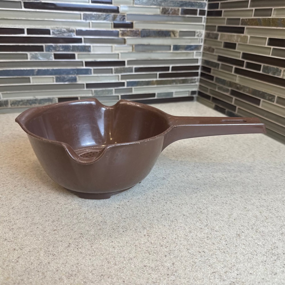 Vintage Rubbermaid 2930 Brown Plastic Colander Strainer w/ Handle Retro Kitchen